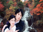 tình nhân ôm nhau trong mùa thu