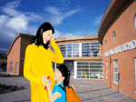 mẹ đưa con đến trường và làm việc
