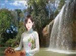 phong cảnh cô gái áo dài xanh nón lá hoa sen thác prenn đà lạt