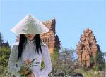 Áo đài trắng nón lá tháp chàm