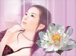 ngủ bên hoa